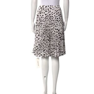 Burberry NWT polka dot knee length skirt. Size US 8